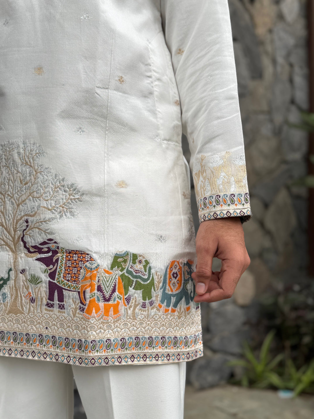 WHITE KALPRAAG – ELEPHANT PATTERN JACQUARD KURTA